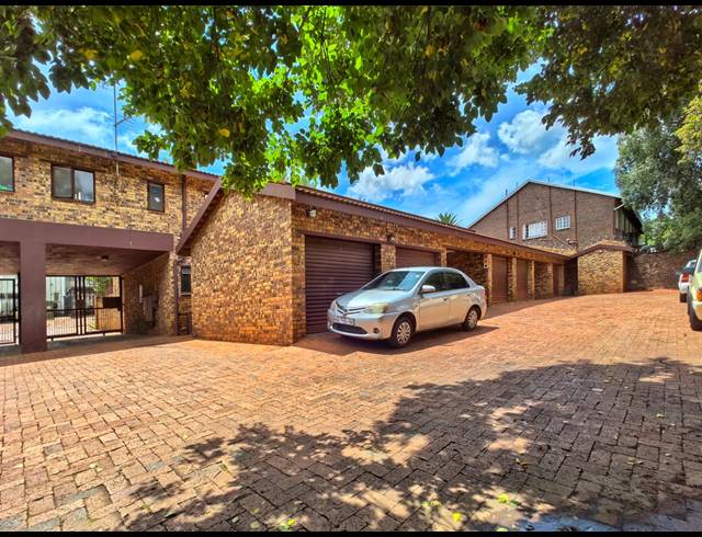 2 BEDROOM DUPLEX FOR SALE IN WINDSOR EAST